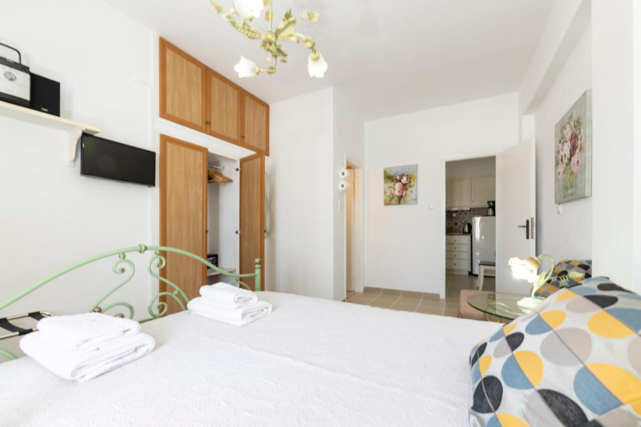 Pension Moschoula Platis Gialos  Eksteriør billede